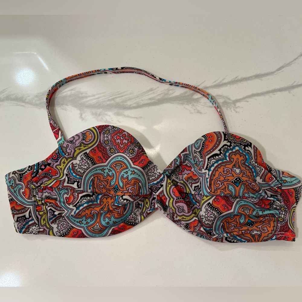 Victoria’s Secret - Multicolor paisley print bandeau swim top